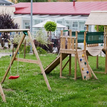 塞科夫斯基酒店 3* 莱格尼察